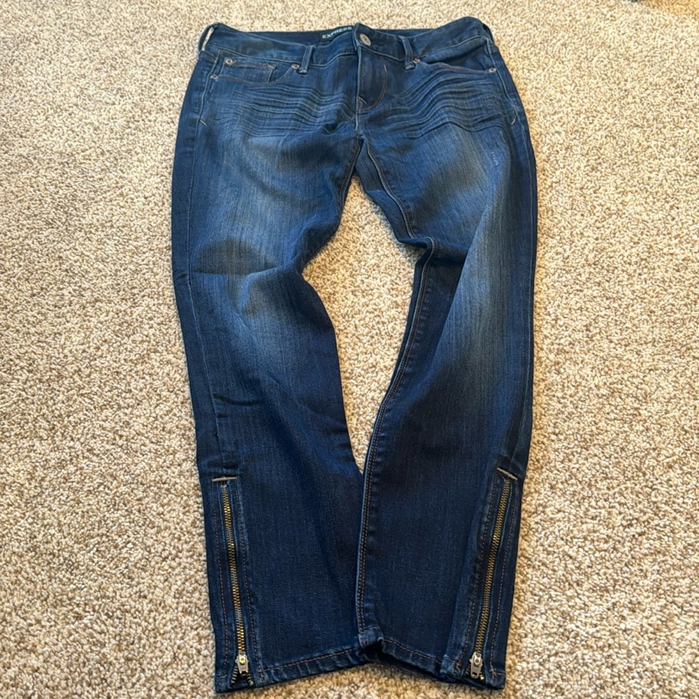 Ankle legging with zippers